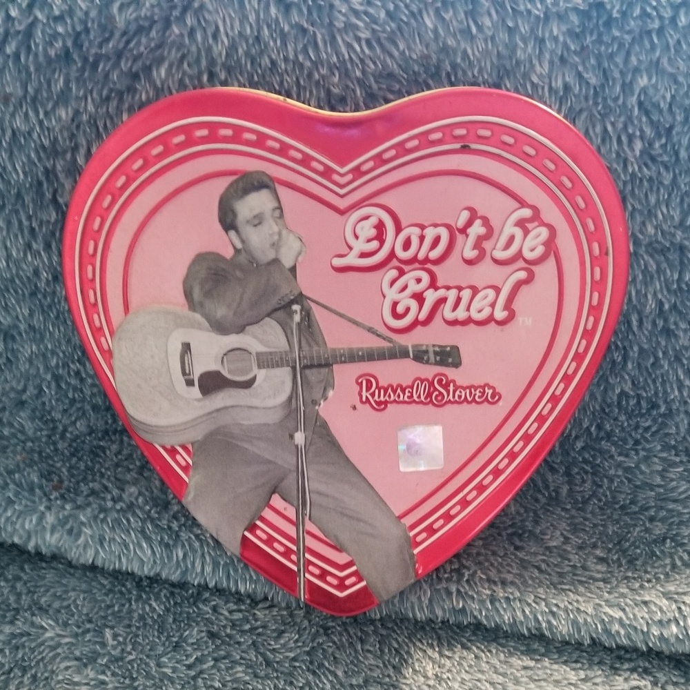 Valentine Elvis Presley tin
